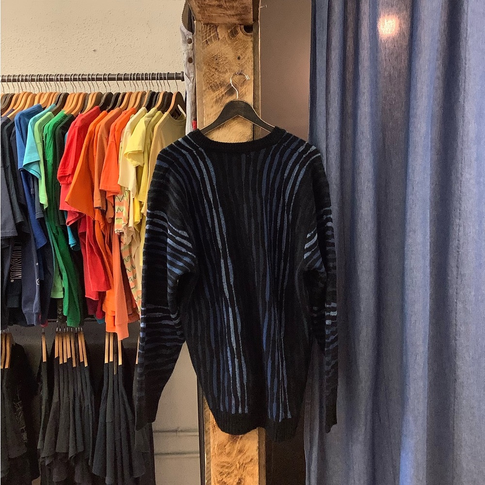 Vintage Men's Black and Blue Knit V-Neck Sweater - Picture 2 of 2